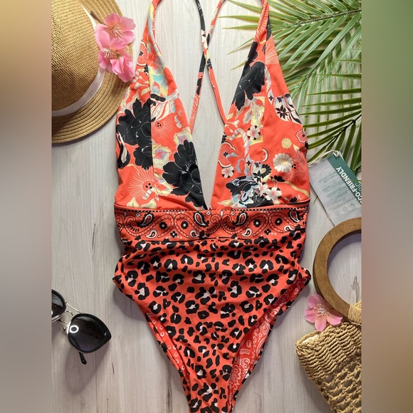 RARE Maaji ๐ Plunge Animal/Floral Print Reversible One-Piece ๐ด๐ผ - Picture 3 of 16